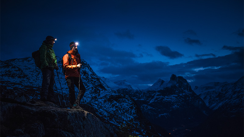 night-cold-trekking